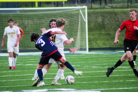 Parkersburg South boys soccer falls to Huntington